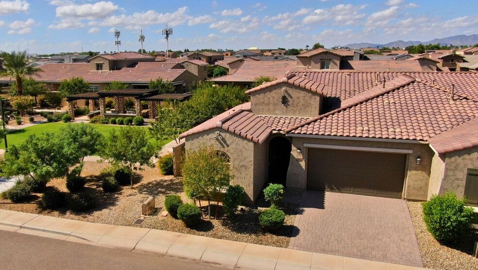 Building Photo - 1914 N 140th Ave