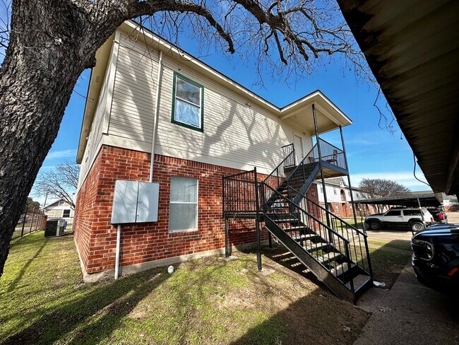 Building Photo - 1318 James Ave