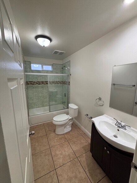 Building Photo - 206 W 105th St