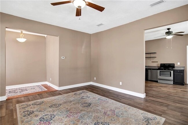 Building Photo - 112 Espejo St