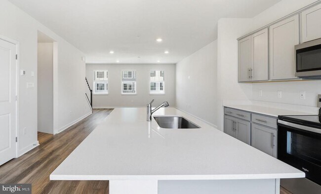 Building Photo - 466 Still Feather Ave