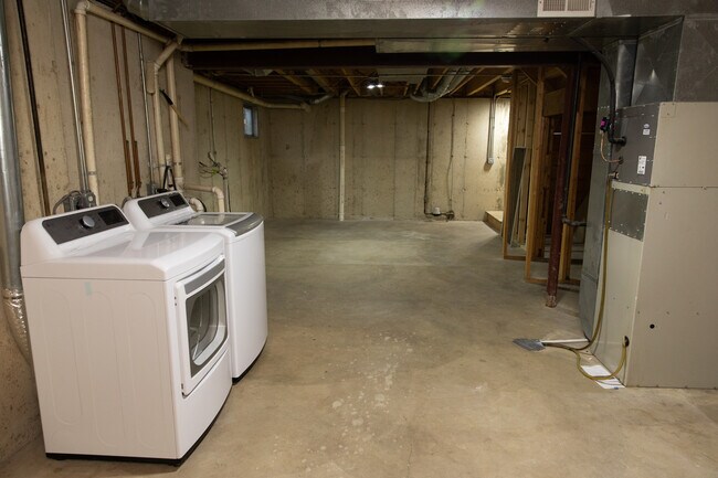 Building Photo - 713 Stevens St