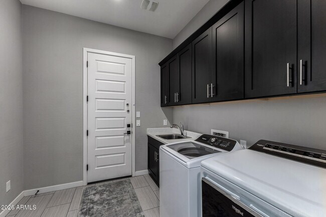 Building Photo - 20399 E Mockingbird Dr