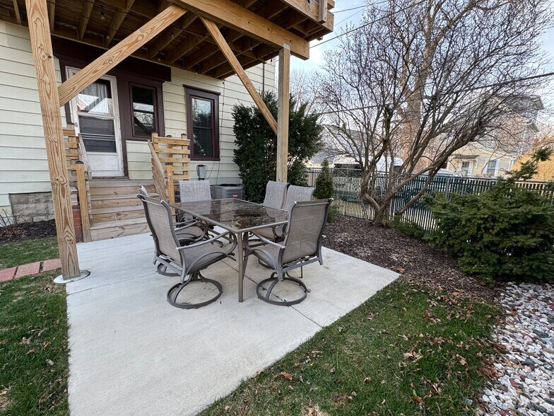 Building Photo - 2516 S Brisbane Ave