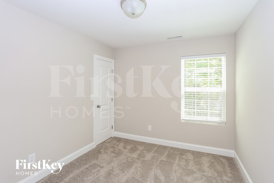 Building Photo - 2031 Samantha Dr