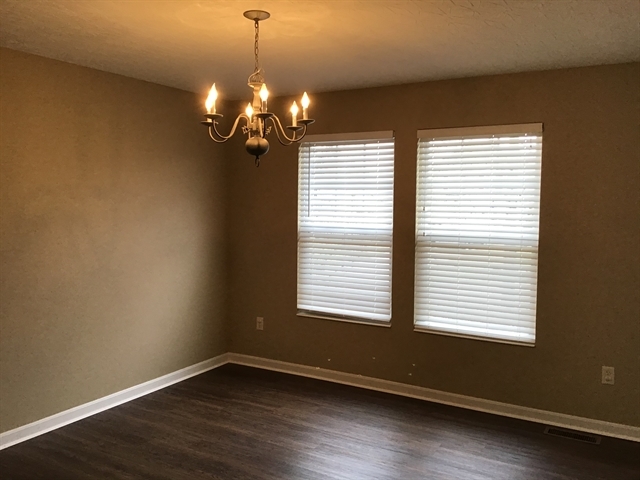 Building Photo - 5557 Windsor Ct