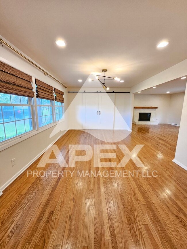 Building Photo - Renovated & Stunning - Single level Brick ...