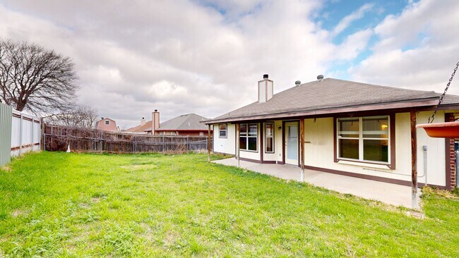 Building Photo - 2 WEEKS FREE!!! NEW PAINT!!!!!! ONLY $1,395!!