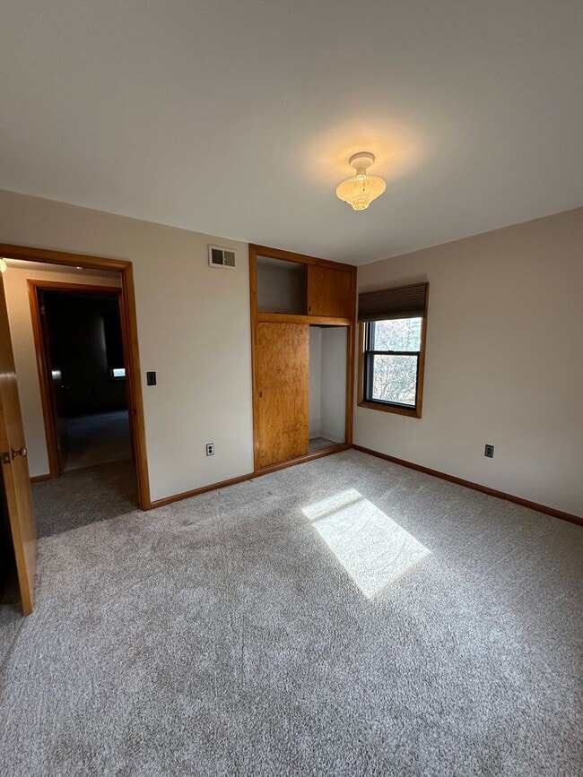 Building Photo - ZERO ENTRY! 2bed/1bath In Beatrice, NE