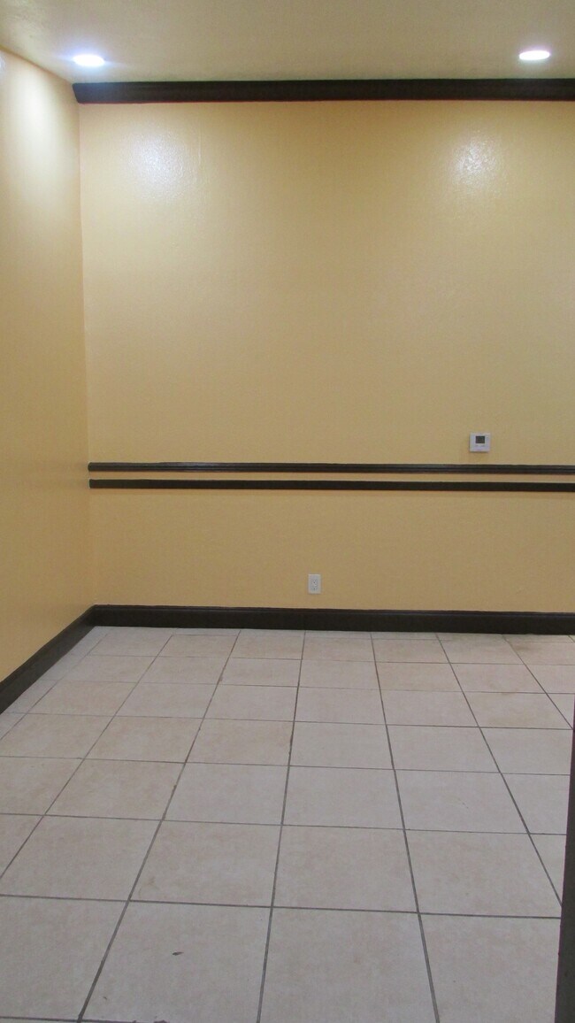 Building Photo - 1216 SW 75th Ave