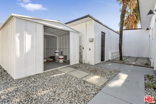 Building Photo - 547 N Farrell Dr
