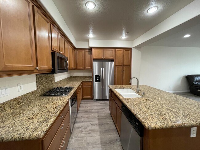 Building Photo - 2208 Pasadena Ct