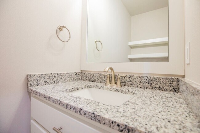 Building Photo - ***905 Seaborn***