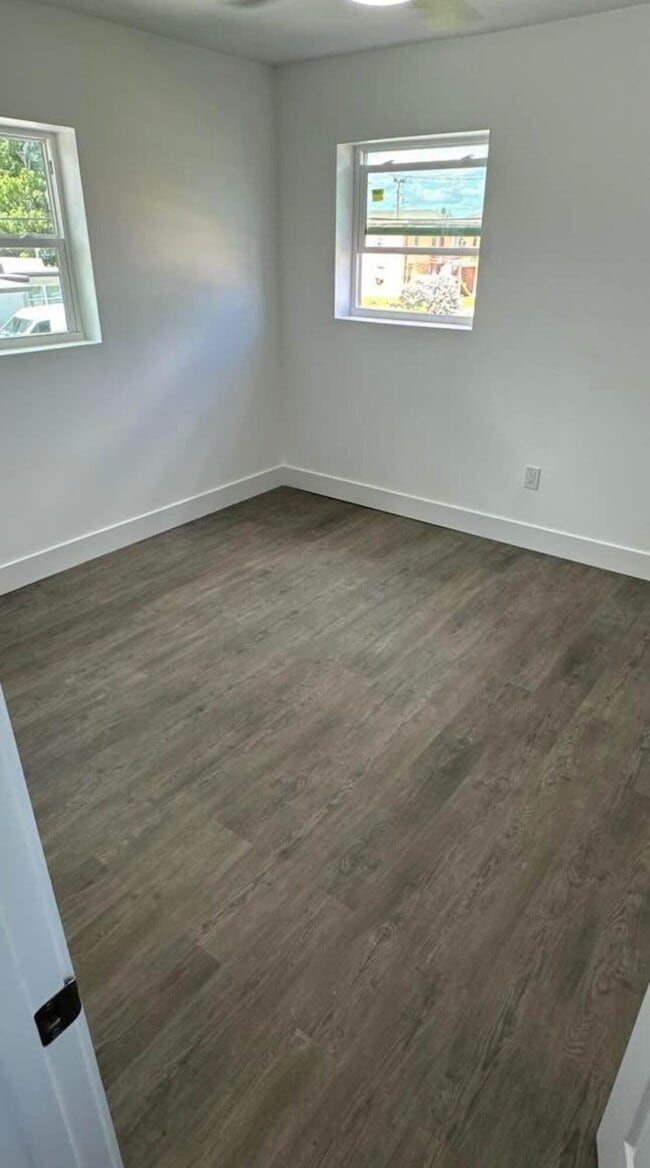 Building Photo - 700 NW 3rd Ave