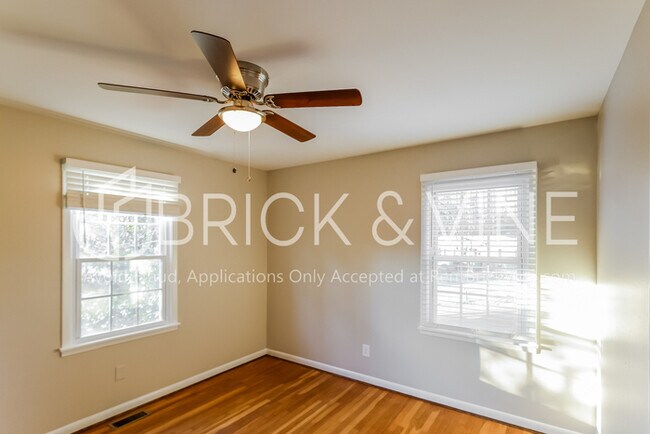 Building Photo - 813 Highbury Dr