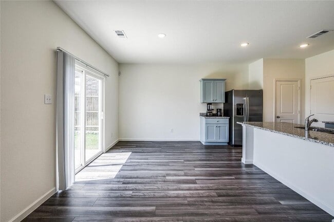 Building Photo - AVAILABLE NOW - Spacious 3-Bedroom Home in Monticello Park – 2 Living Areas, Granite Counters & L...