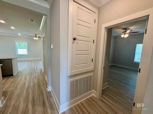 Building Photo - 656 Overland Dr