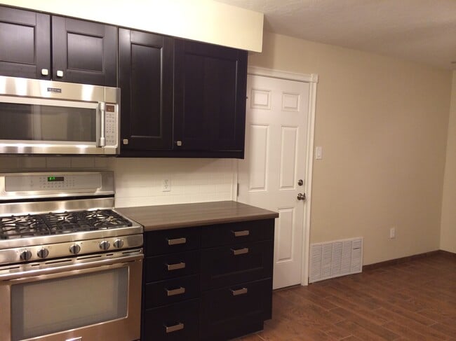 Building Photo - 6733 NW Compass Dr