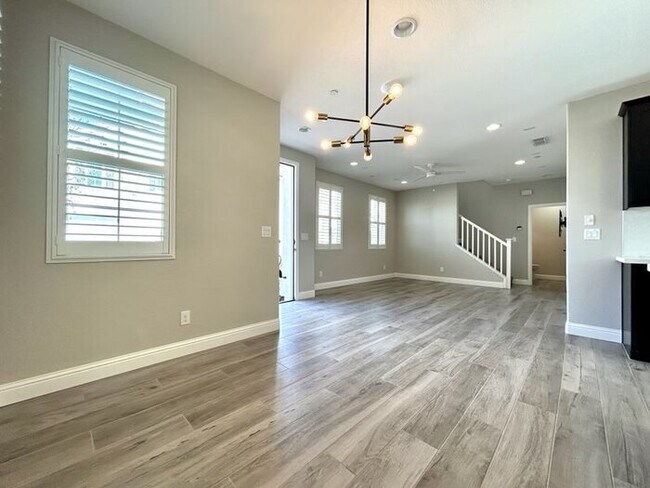 Building Photo - Beautiful Modern 3 Bedroom With Solar! - Apply Today!