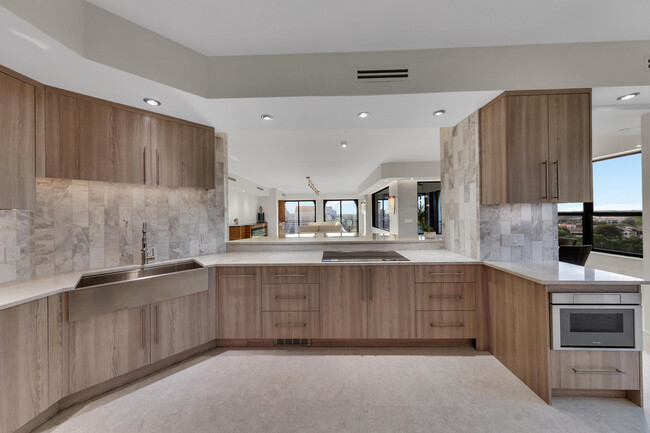 Building Photo - 7351 Promenade Dr