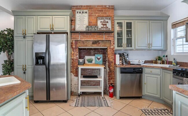 Building Photo - 148.5 Union St