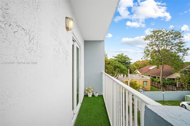 Building Photo - 2575 SW 27th Ave