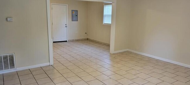 Building Photo - 1040 Matthews St