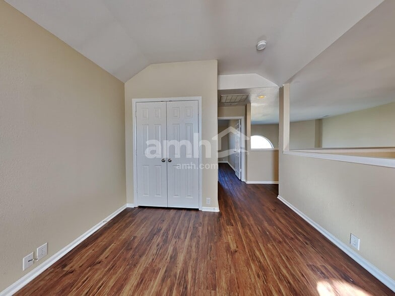 Building Photo - 2844 S Serrano