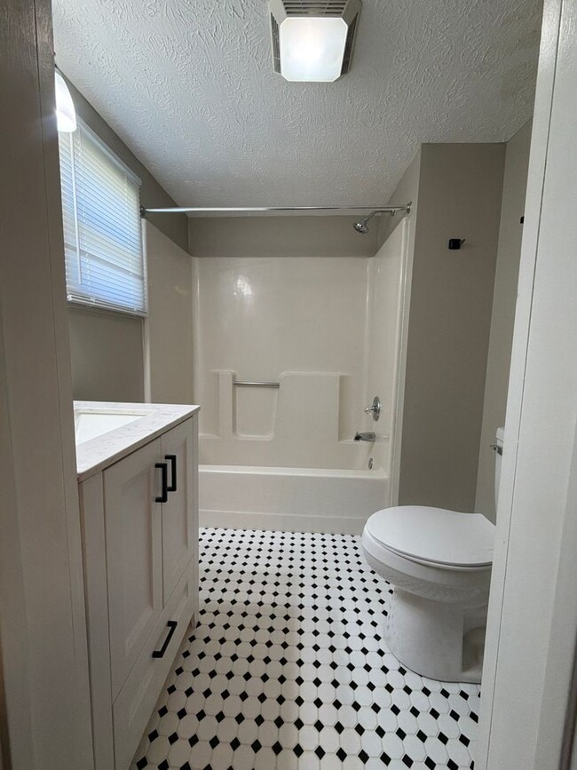 Building Photo - 2515 Cedar Ln
