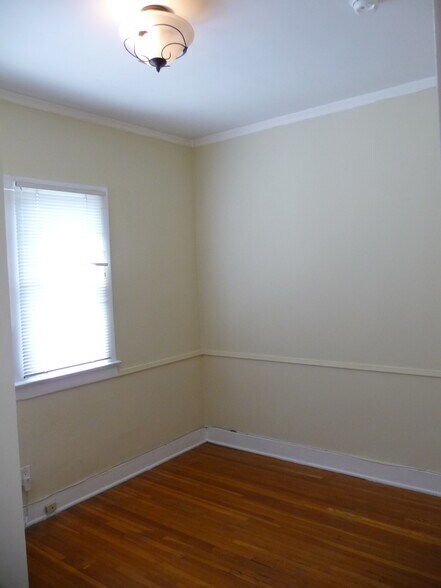 Building Photo - 435 1/2 N Sierra Bonita Ave