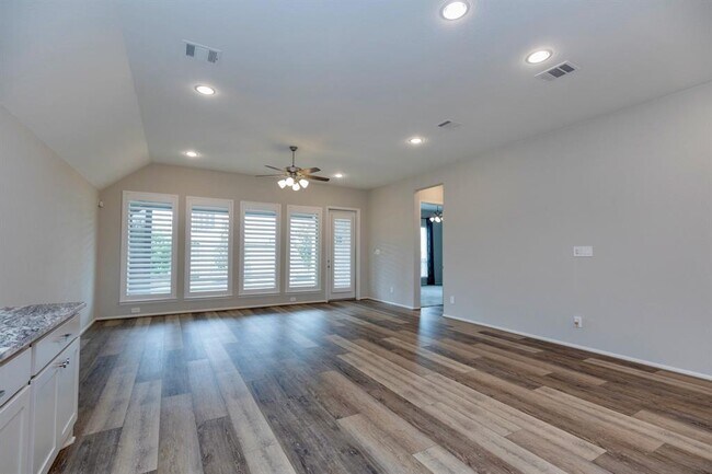 Building Photo - 30103 Aralia Dr