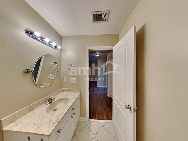 Building Photo - 1403 Bern Dr