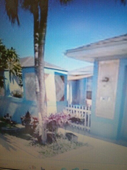 Front entry - 1411 Gleason Pky