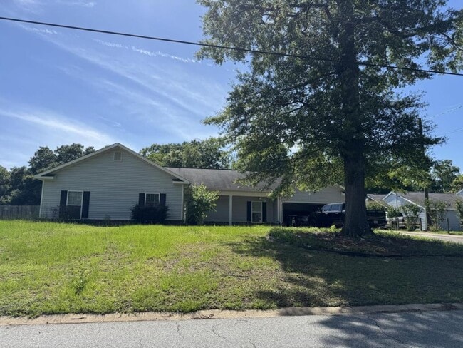 Building Photo - 105 Wake Forest Dr