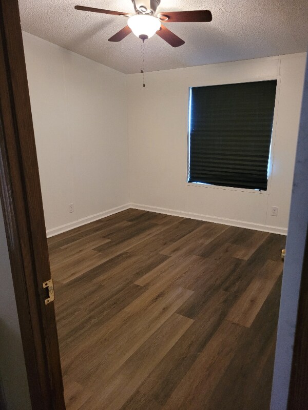 Building Photo - 135 Tesa Dr