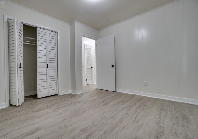 Building Photo - 2696 W View St