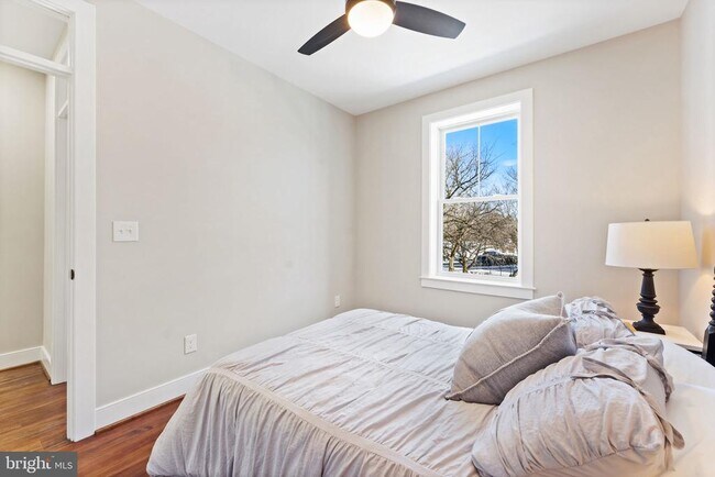 Building Photo - 705 Kentucky Ave SE