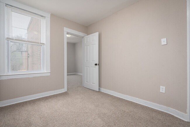 Building Photo - Newly Renovated 3 Bedroom in Charming Balt...