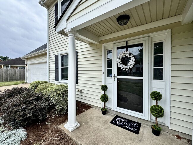 Building Photo - 4-Bedroom Home In Great Neck Meadows! Ready NOW!!! Fenced Backyard! HUGE Corner Lot! Dog Friendly!