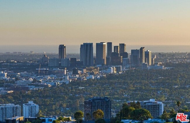 Building Photo - 8825 Hollywood Blvd
