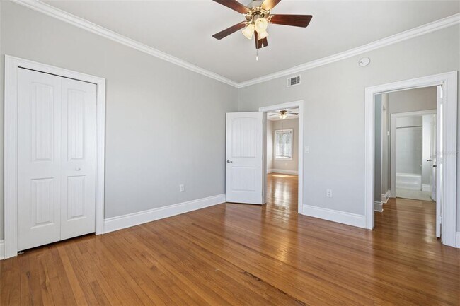 Building Photo - 2117 W Dekle Ave