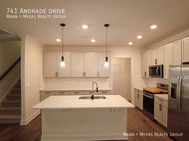 Building Photo - 741 Andrade Dr