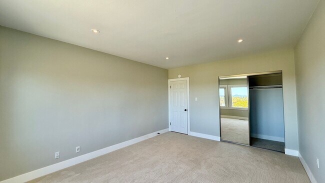 Building Photo - Updated 4BR/2BA Single Family Home in Cove...