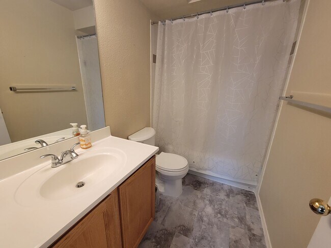 Building Photo - Adorable and Sunny One Bedroom Apartment near CU in Central Boulder