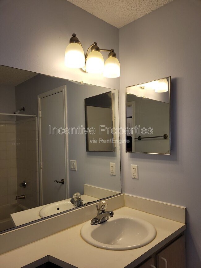 Building Photo - 2533 Grassy Point Dr