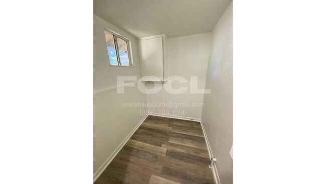 Building Photo - Spacious Home with a Large Backyard