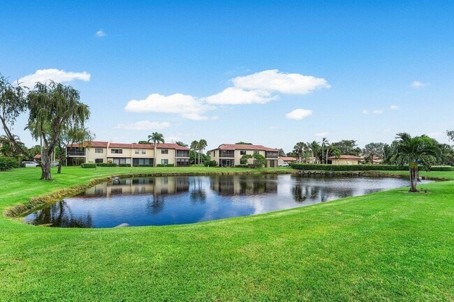 Building Photo - 8566 Casa Del Lago