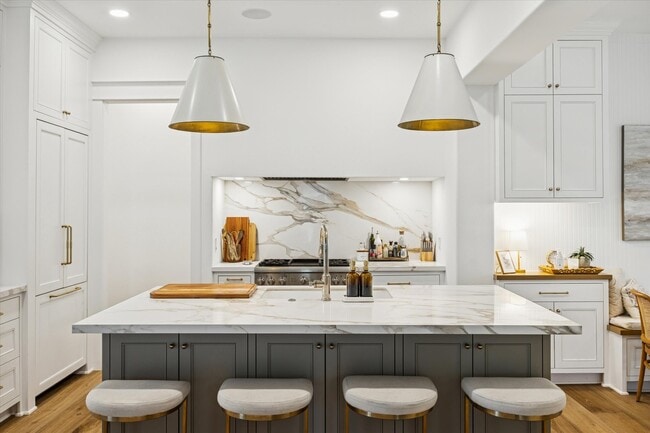 Building Photo - 2031 Sheridan St