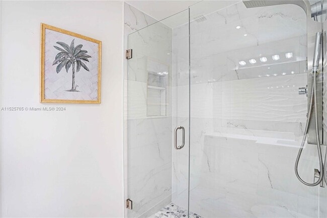 Building Photo - 701 E Coco Plum Cir