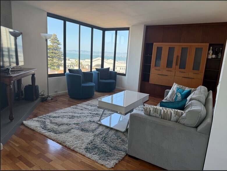 Building Photo - 150 Lombard St